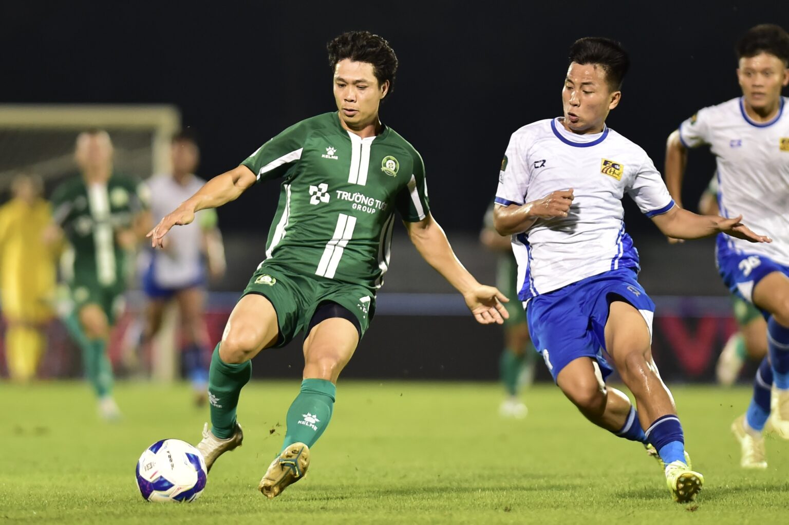 Cuộc đua lên hạng V.League