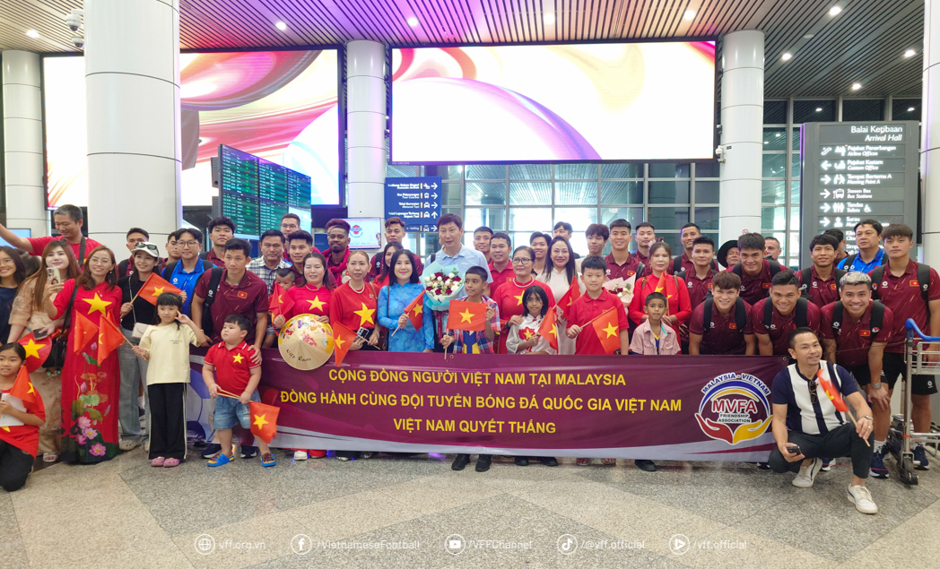 Đội tuyển Việt Nam được chào đón nồng nhiệt tại Malaysia
