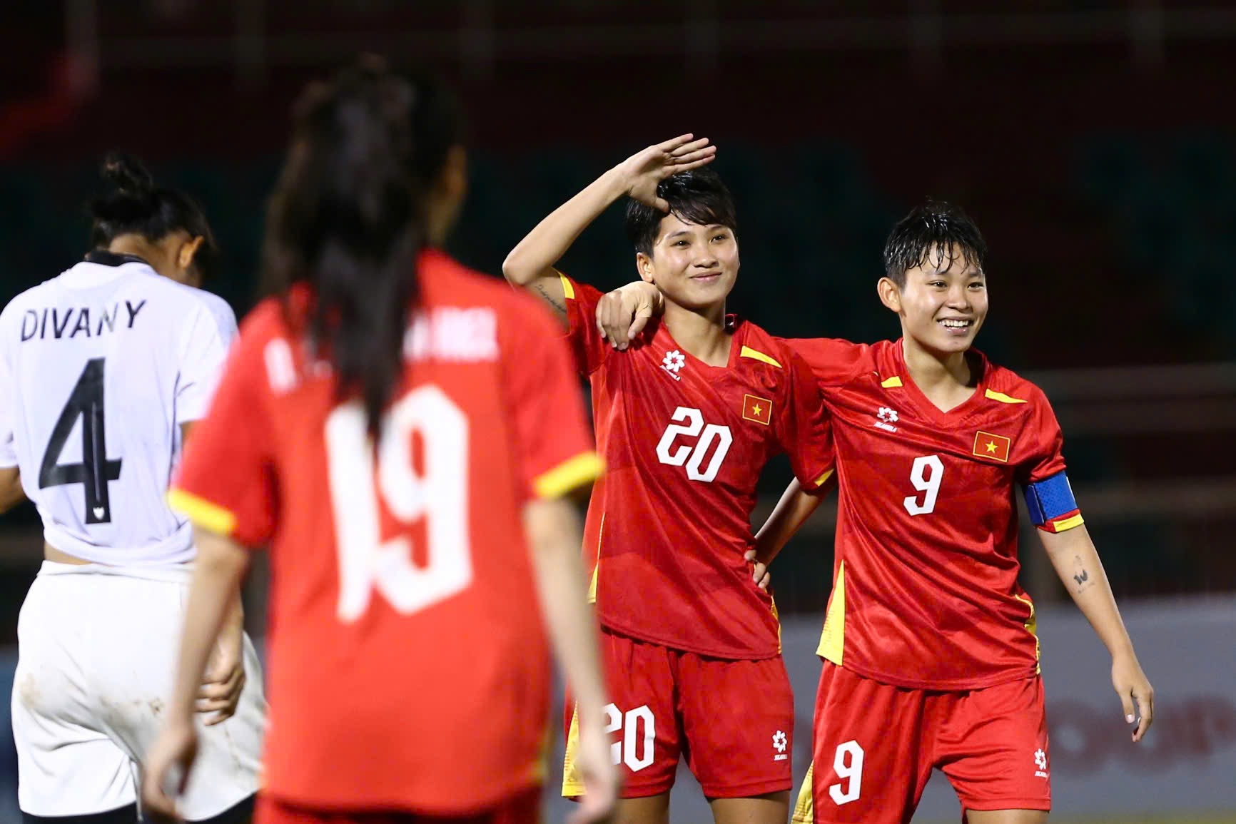 Thắng đậm nữ U19 Indonesia, U19 Việt Nam vào chung kết
