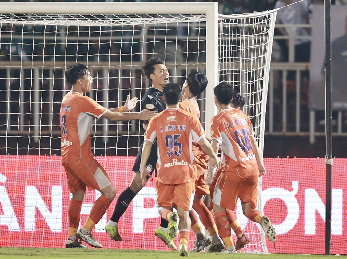 Đà Nẵng ở lại V.League