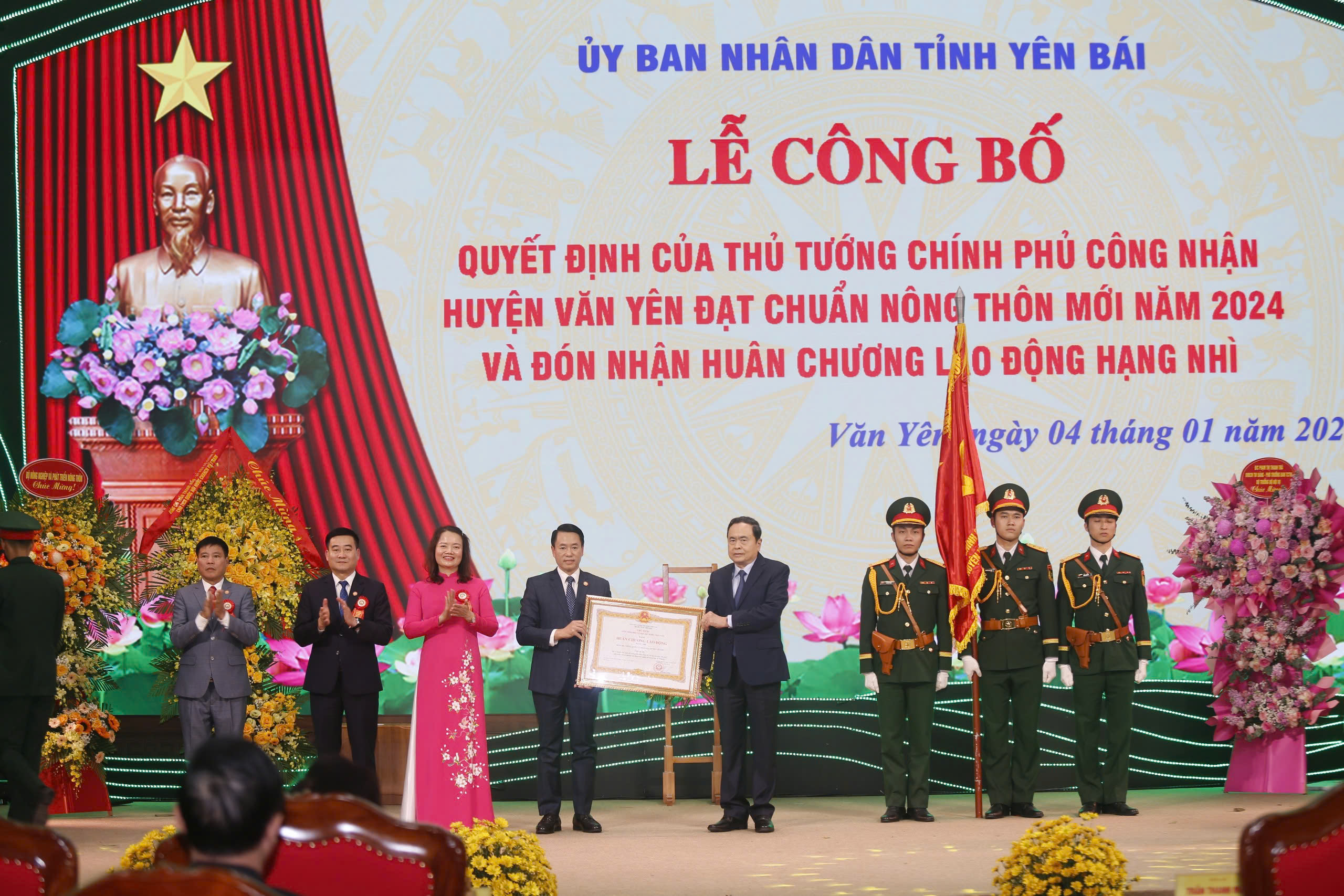 'Thủ phủ' quế của Yên Bái đạt chuẩn nông thôn mới và đón nhận Huân chương Lao động hạng Nhì