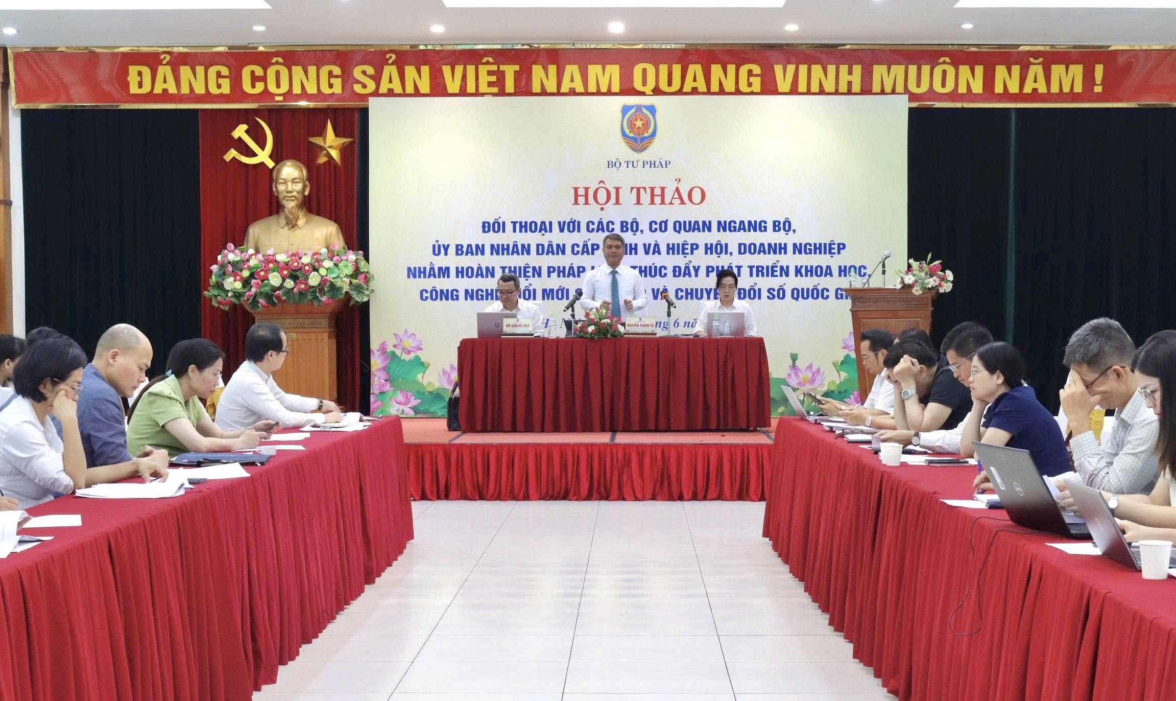Hoàn thiện pháp luật thúc đẩy phát triển khoa học, công nghệ, đổi mới sáng tạo