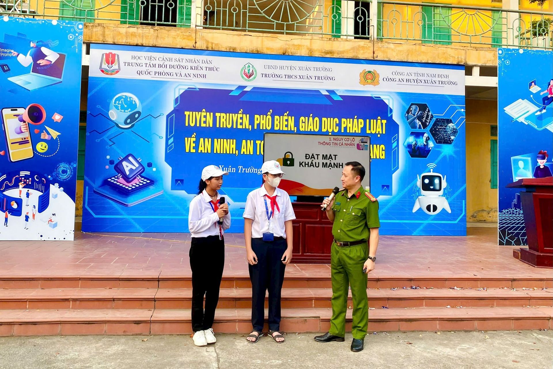 Cảnh giác với bẫy lừa đảo nhắm tới học sinh, giáo viên và phụ huynh