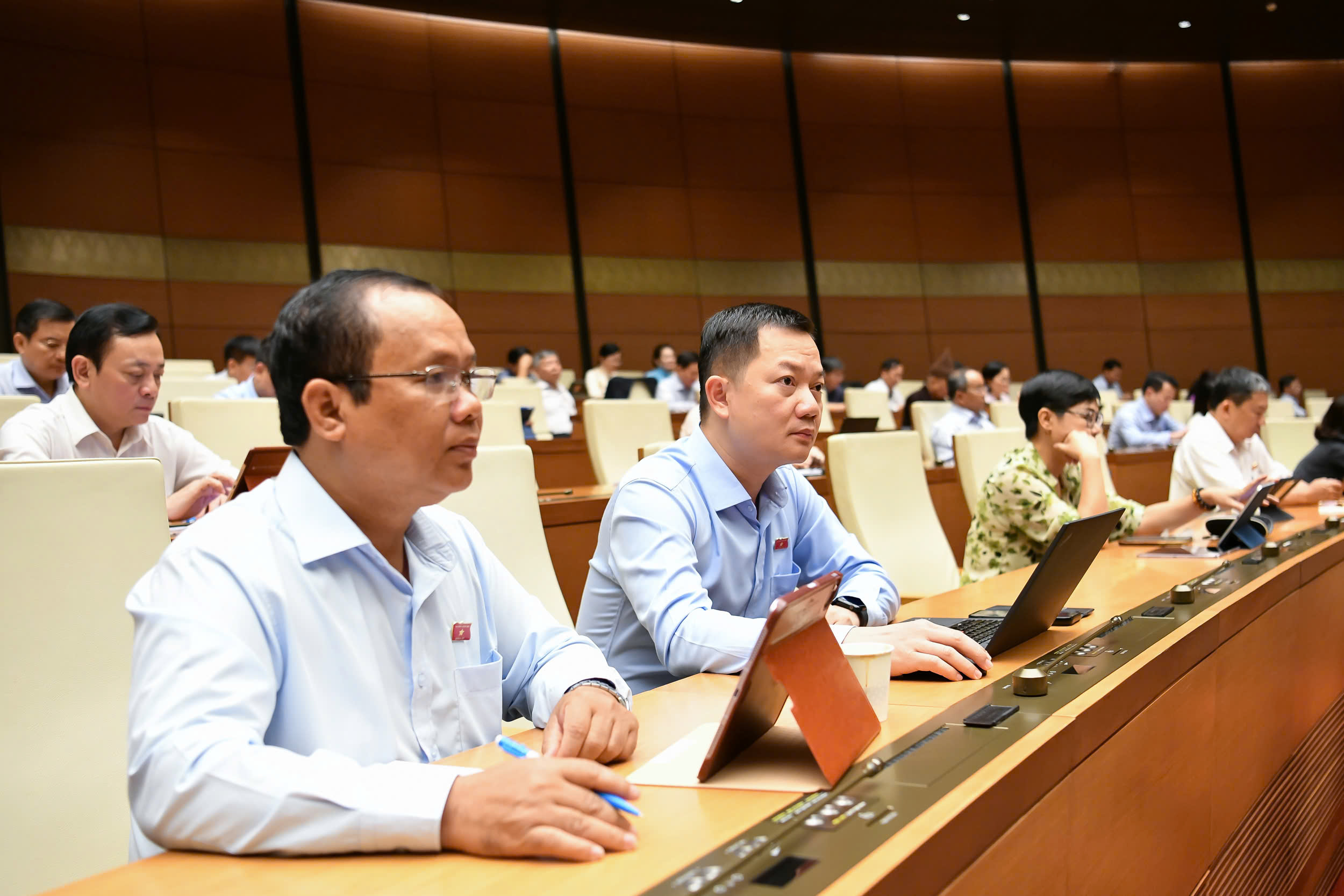 Chính phủ được ban hành Nghị quyết quy phạm pháp luật để điều chỉnh một số quy định có liên quan tại luật, nghị quyết của Quốc hội
