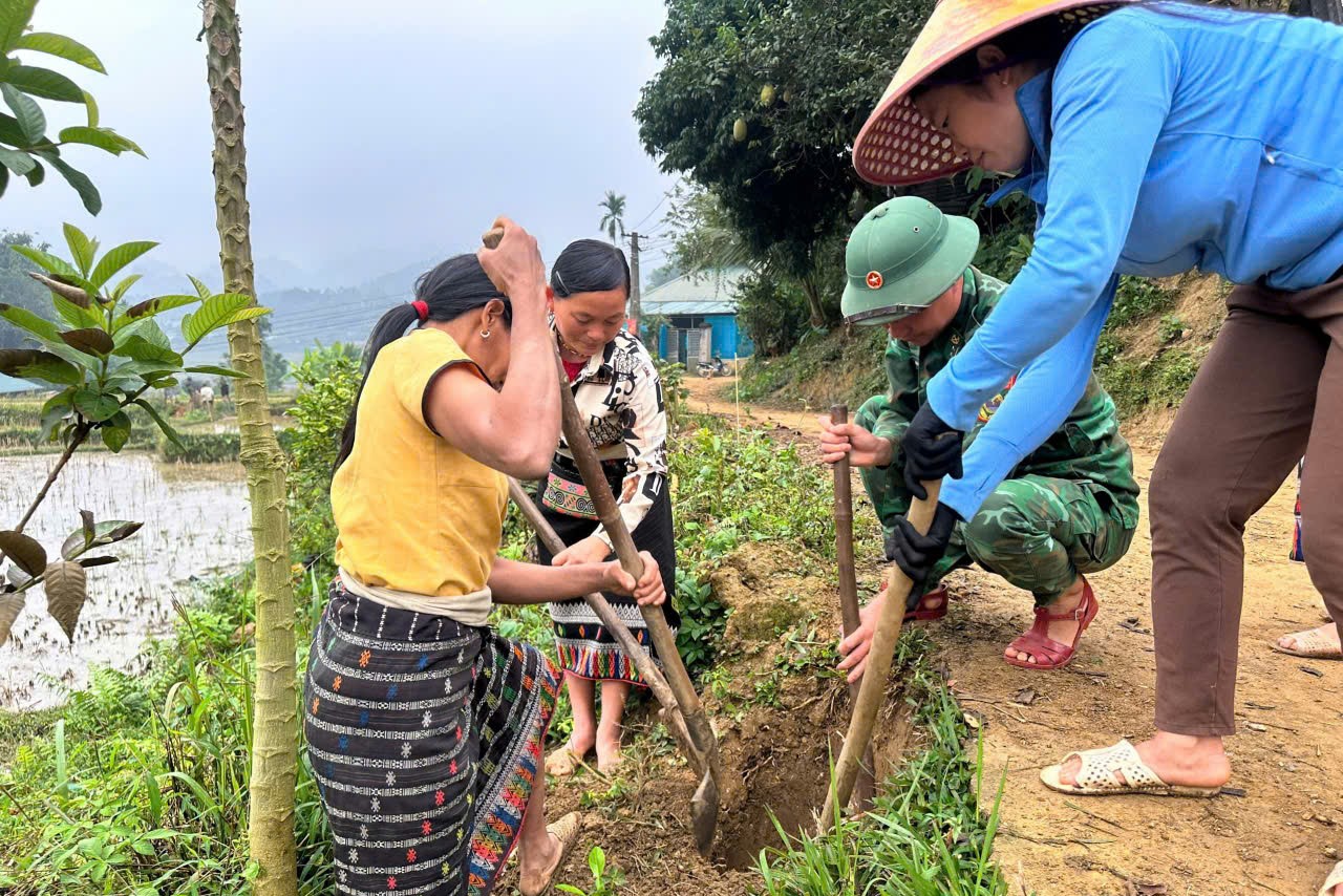 Tuyên truyền, phổ biến giáo dục pháp luật thông qua mô hình "Bản sáng vùng biên" - Bài 2: Lan tỏa tính nhân văn nặng tình “quân dân” nơi biên giới