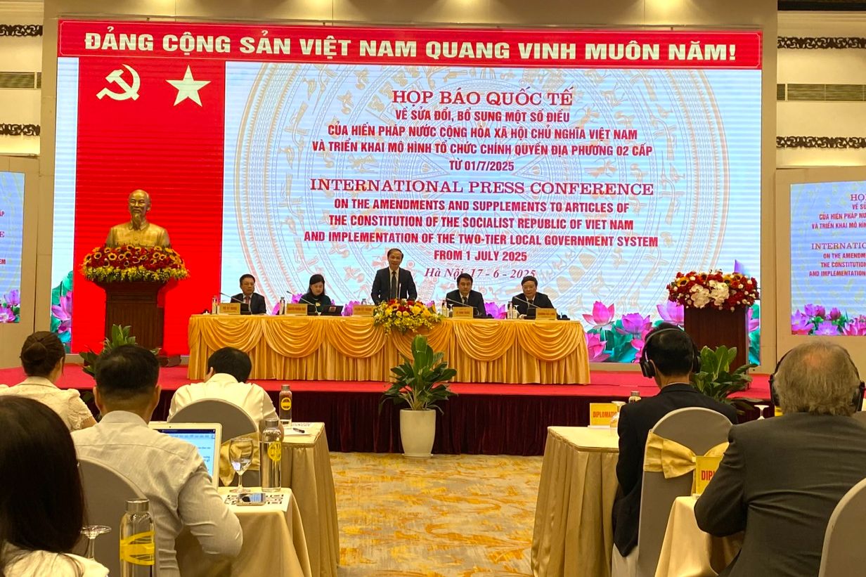 Họp báo quốc tế về triển khai mô hình tổ chức chính quyền địa phương 2 cấp