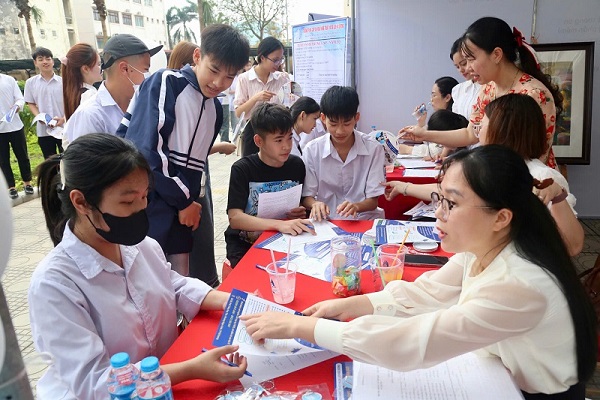Hơn 1.000 học sinh dự Ngày hội tư vấn tuyển sinh giáo dục nghề nghiệp của tỉnh Hải Dương
