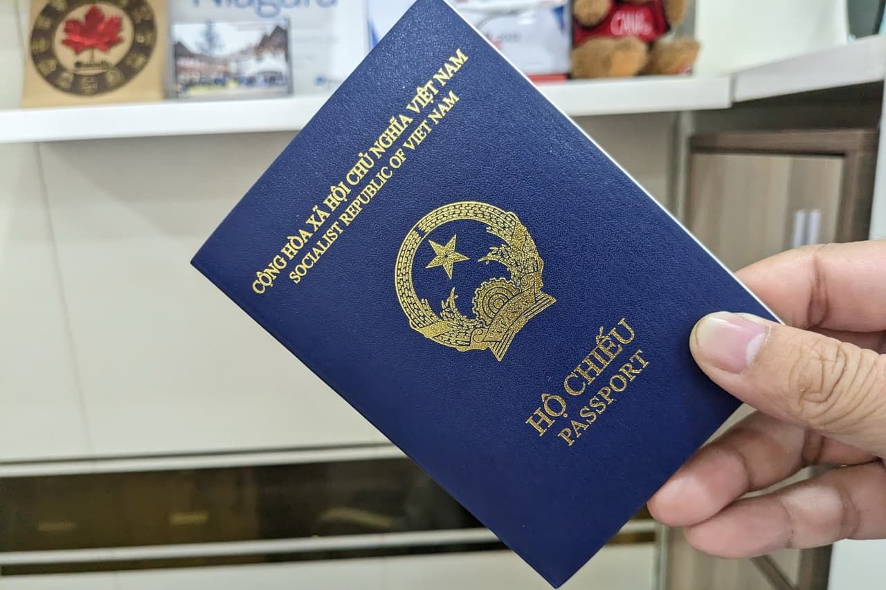 Thuê căn hộ dịch vụ sống tại TP HCM có làm được hộ chiếu không?