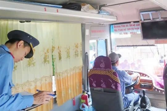 Mức phạt mới nhất đối với xe khách tự ý thêm ghế, giường nằm không đúng quy định