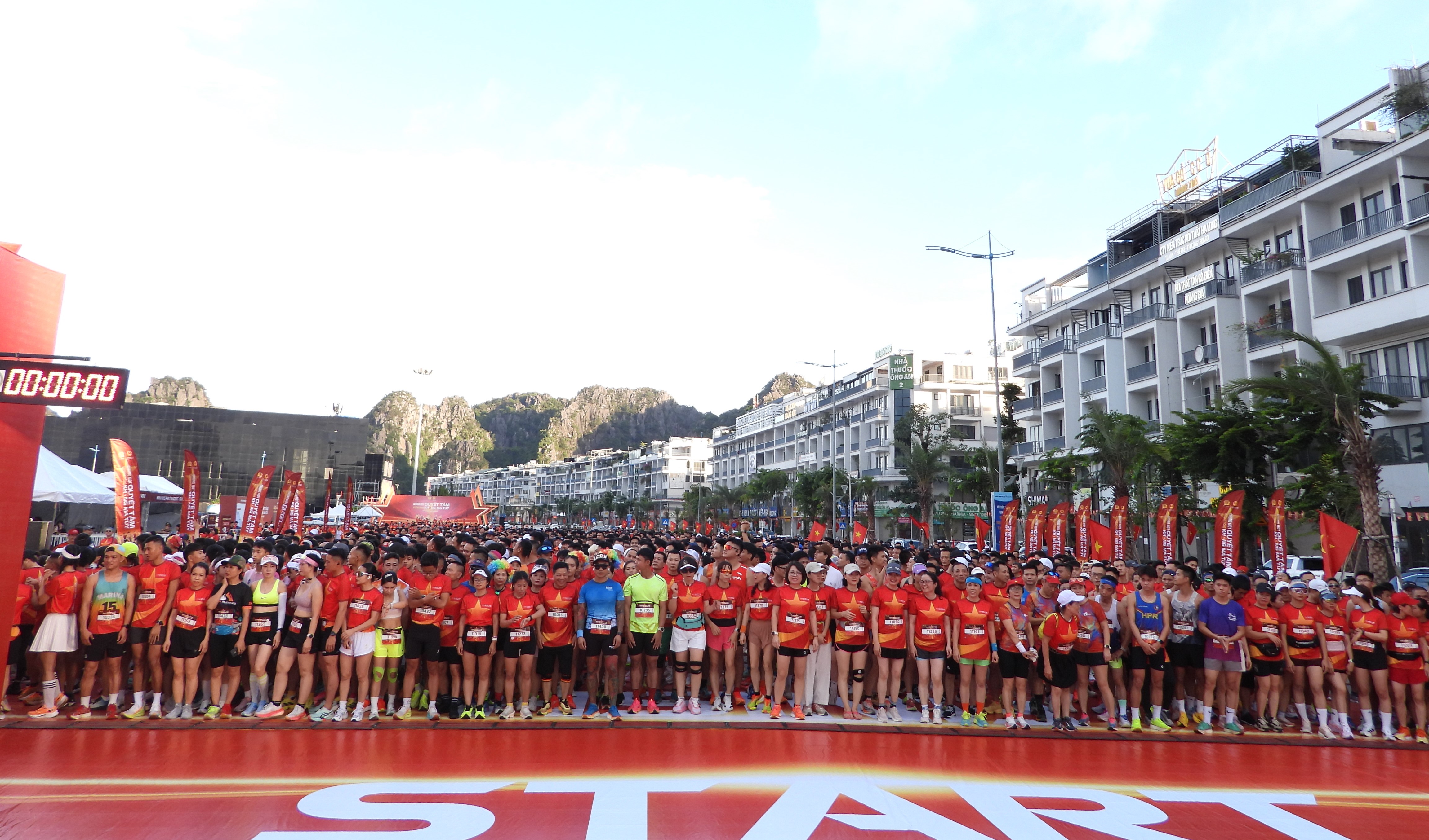 Hơn 5.000 runner tranh tài bên bờ di sản vịnh Hạ Long