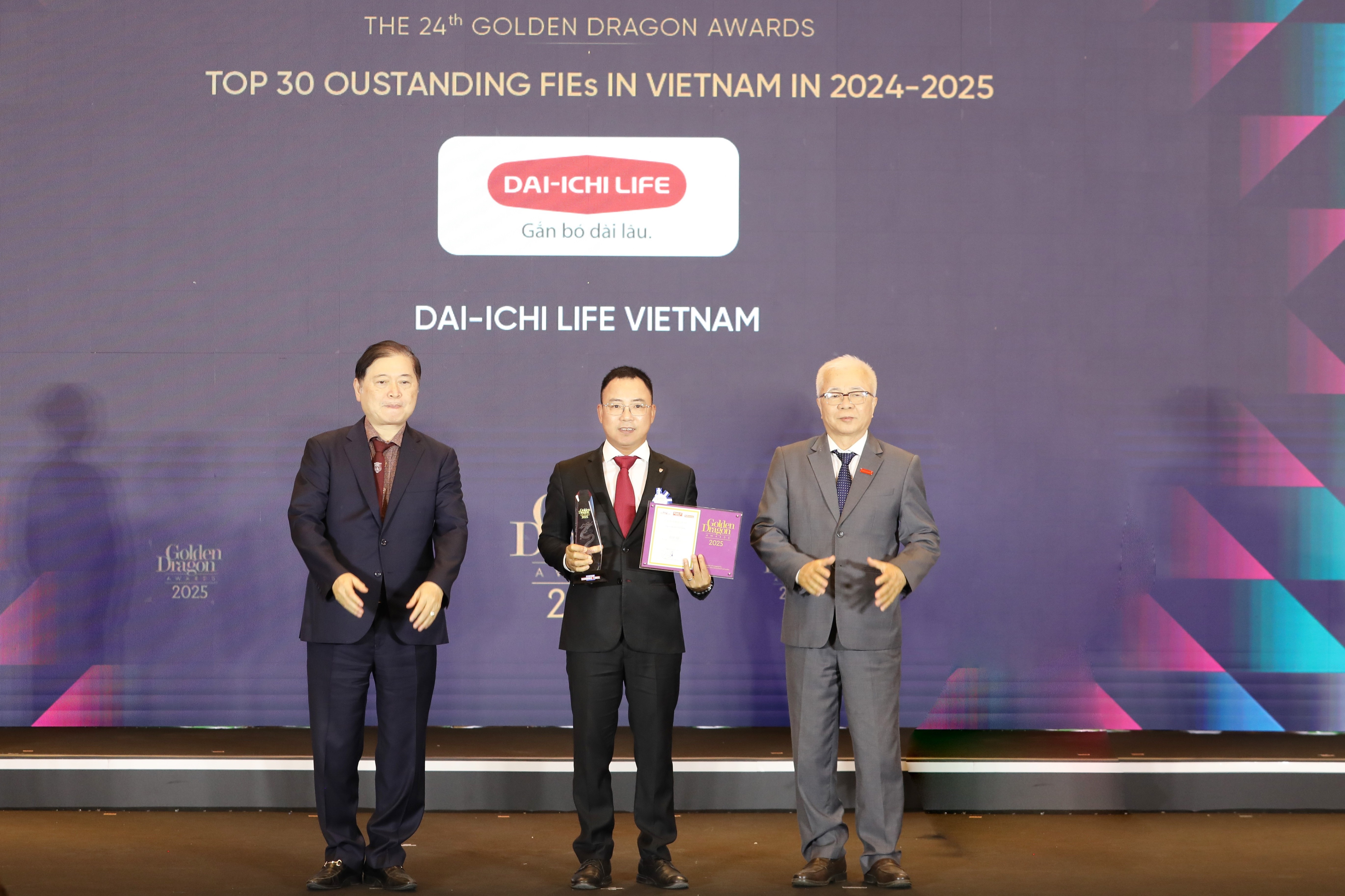 Dai-ichi Life Việt Nam vinh dự nhận 'Giải thưởng Rồng Vàng 2025 – Doanh nghiệp Chuyển đổi Số Tiêu biểu'