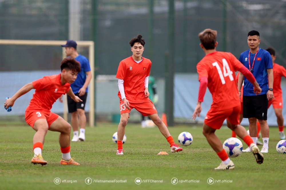 Cầu thủ chơi bóng tại Hà Lan chia tay U17 Việt Nam | Báo Pháp luật Việt Nam  điện tử