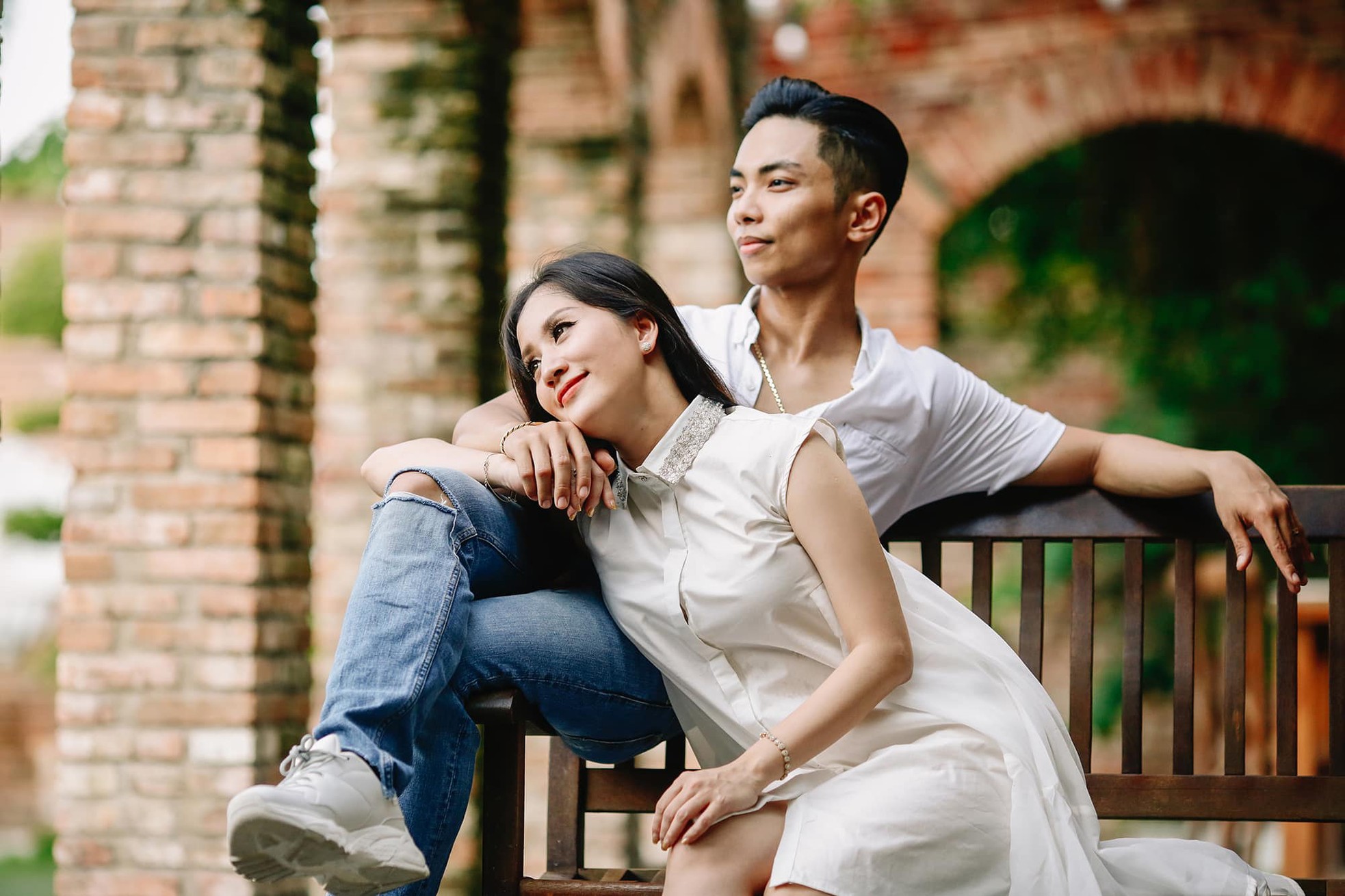 Khánh Thi - nỗi sướng, khổ của người đàn bà “già” hơn chồng 12 tuổi - Ảnh 1. Khánh Thi - nỗi sướng, khổ của người đàn bà “già” hơn chồng 12 tuổi - Ảnh 1.