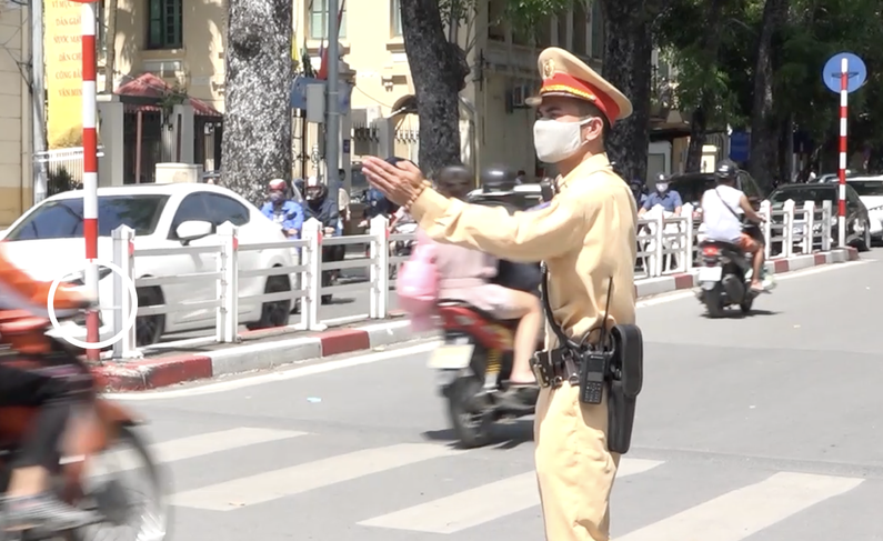 Cảnh sát giao thông tổ chức phân luồng giao thông phục vụ Lễ Quốc tang đồng chí Tổng Bí thư. Ảnh: Tư liệu