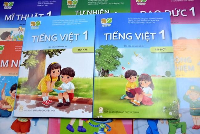 Học thật, thi thật và cần sách giáo khoa thật