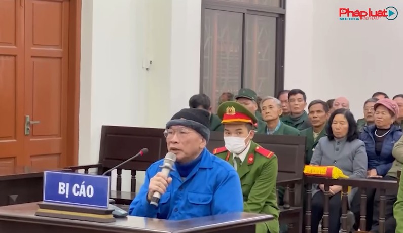 Bị cáo Bùi Quang Hùng - cựu chủ tịch xã Mỹ Bằng tại Tòa án nhân dân tỉnh Tuyên Quang
