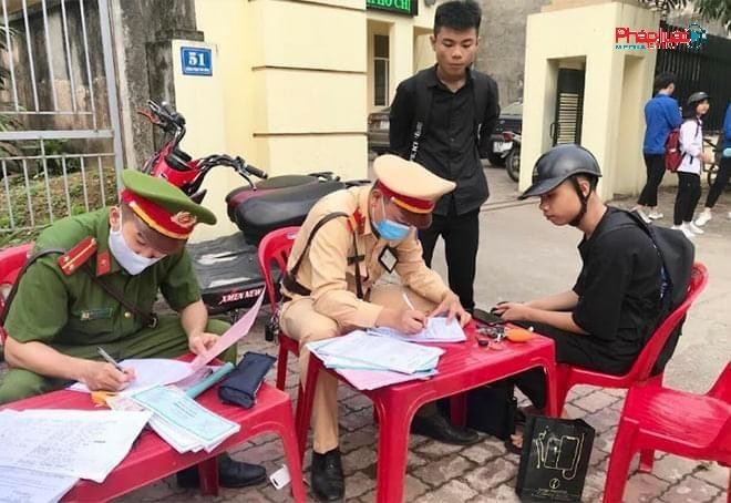 CSGT huyện Trấn Yên đang làm nhiệm vụ