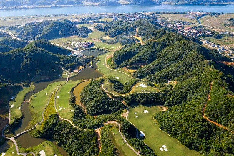 Sân golf Hilltop Valley Golf Club được các chuyên gia đánh giá cao về địa hình, vị trí, cảnh quan, thiết kế…