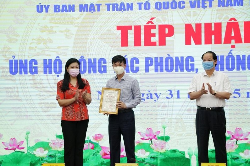 Tập đoàn Geleximco trao tặng số tiền 10 tỷ đồng cho Ủy ban MTTQ Việt Nam TP.Hà Nội.