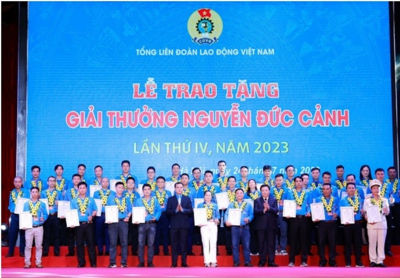 Các đại biểu nhận Giải thưởng Nguyễn Đức Cảnh lần thứ IV