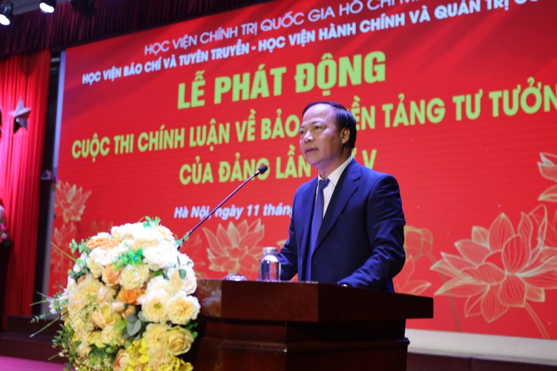 PGS.TS Mai Đức Ngọc, Bí thư Đảng ủy, Chủ tịch Hội đồng trường, Trưởng Ban chỉ đạo 35 Học viện Báo chí và Tuyên truyền phát biểu phát động cuộc thi. 