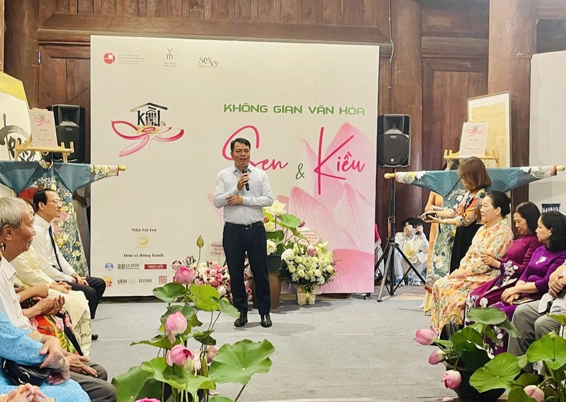 Giám đốc Trung tâm hoạt động văn hóa khoa học Văn Miếu – Quốc Tử Giám Lê Xuân Kiêu phát biểu tại sự kiện. Ảnh: TTXVN 