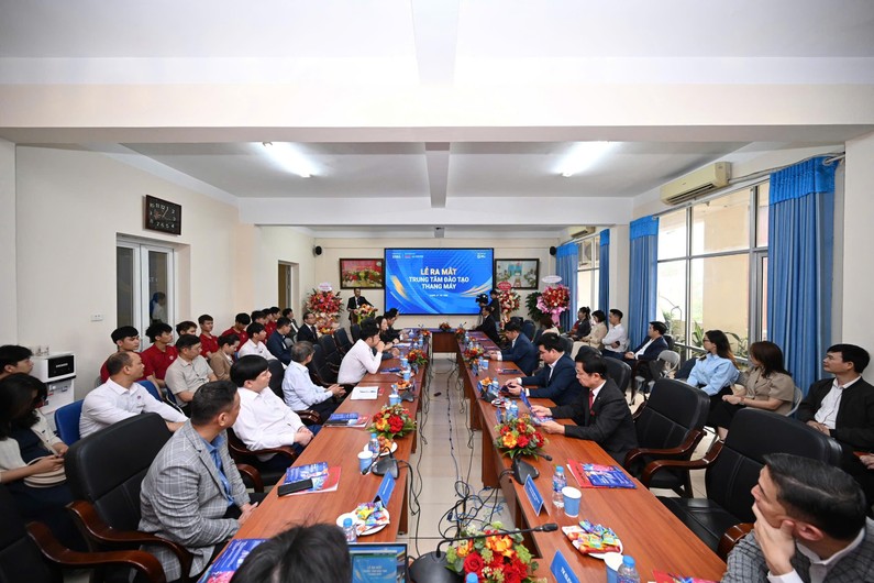 Toàn cảnh buổi lễ ra mắt