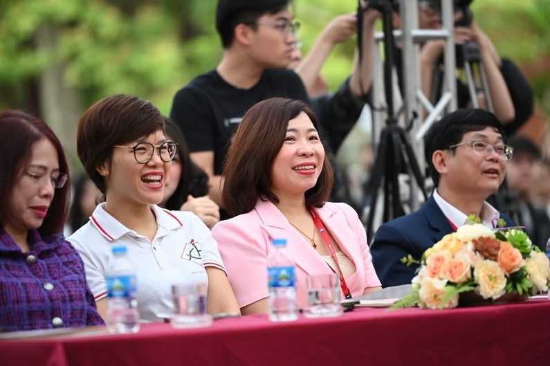 Đại diện lãnh đạo Học viện Báo chí và Tuyên truyền cùng các cán bộ, giảng viên, sinh viên tham dự Ngày hội Tư vấn Tuyển sinh - Hướng nghiệp - Việc làm (AJC Open Day – Job Fair 2025)