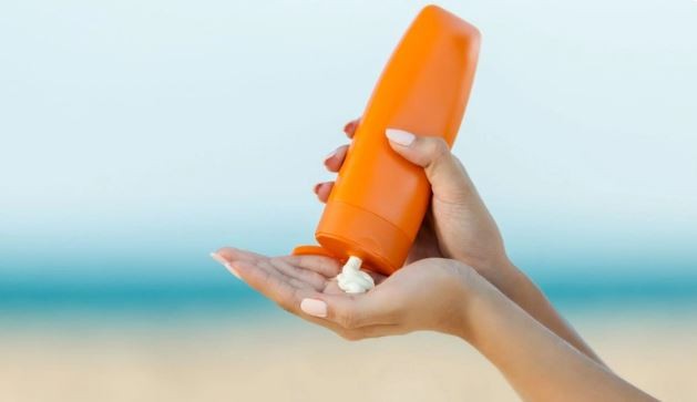 Bộ Y tế yêu cầu tăng cường kiểm tra, lấy mẫu sản phẩm kem chống nắng để kiểm tra chỉ số SPF (Ảnh minh họa)