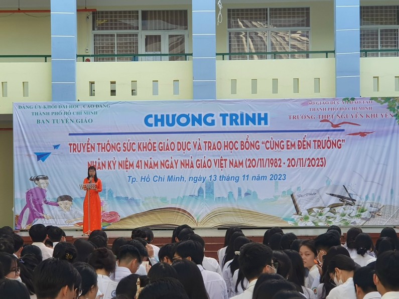 TP. HCM: Ban Tuyên giáo Đảng ủy khối Đại học, Cao đẳng trao 30 suất học bổng “Cùng em đến trường” cho học sinh có hoàn cảnh khó khăn