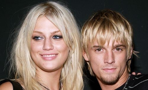 Aaron Carter (phải) chụp ảnh cùng chị gái Leslie năm 2005. Ảnh: Fox News.