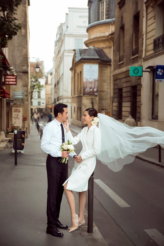 Những cặp đôi "đũa lệch" gây xôn xao nhất làng giải trí Việt hình ảnh 10 nhung cap doi "dua lech" gay xon xao nhat lang giai tri viet hinh anh 10