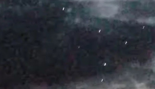 Hàng chục UFO bí ẩn phát sáng trên trời, quan chức Mỹ phản ứng "lạ" hình ảnh 2 hang chuc ufo bi an phat sang tren troi, quan chuc my phan ung "la" hinh anh 2
