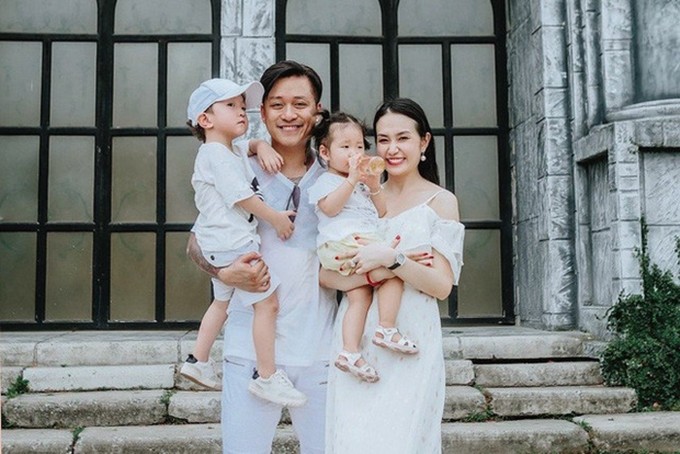 Gia đình ca sĩ Tuấn Hưng.