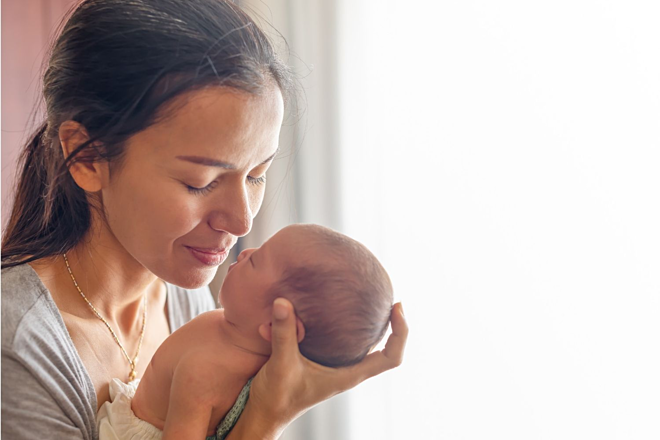 Các chuyên gia khuyến cáo các bà mẹ cho con bú không nên uống rượu bia.