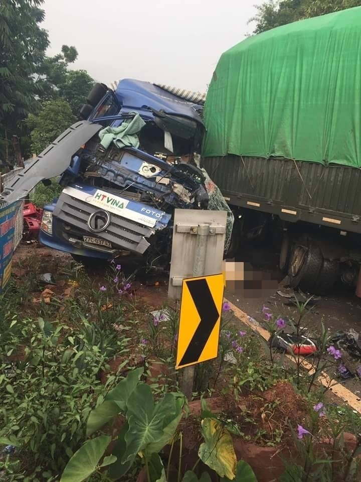 Sơn La: Xe tải tông trực diện xe đầu kéo, tài xế văng ra ngoài tử vong son la xe tai tong truc dien xe dau keo tai xe vang ra ngoai tu vong