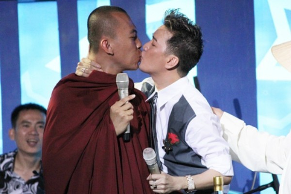 Nhung man khoa moi rung dong lang giai tri Viet hinh anh 2