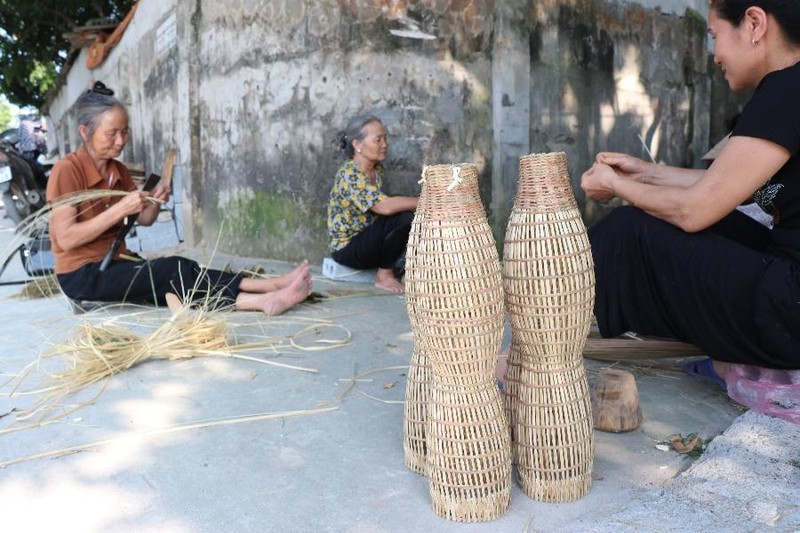 Nổi nênh 200 năm nghề đan đó củ người Thủ Sỹ