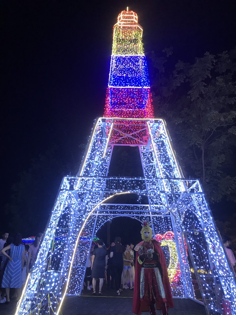 Mô hình tháp Eiffel của Pháp  