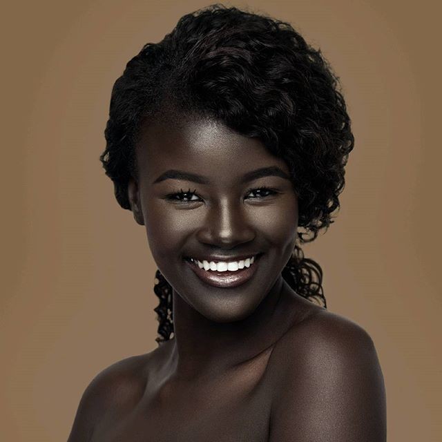 vẻ đẹp đạc biệt của làng thời trang Khoudia Diop