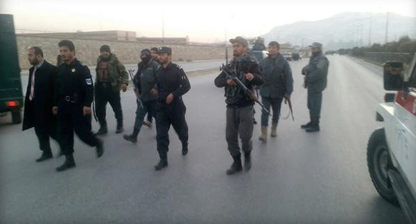 Đánh bom kép rung chuyển Đại học Mỹ ở Kabul, hàng chục người chết Đánh bom kép rung chuyển Đại học Mỹ ở Kabul, hàng chục người chết