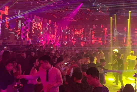 Hàng trăm người dương tính với ma túy trong bar Diamond Luxury Hàng trăm người dương tính với ma túy trong bar Diamond Luxury