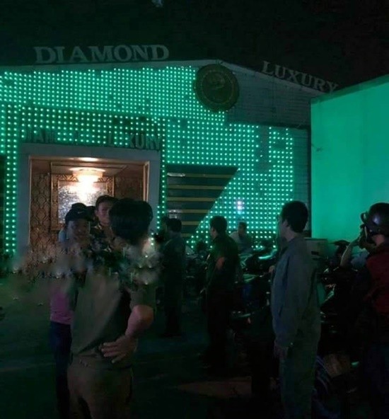 Hàng trăm người dương tính với ma túy trong bar Diamond Luxury Hàng trăm người dương tính với ma túy trong bar Diamond Luxury