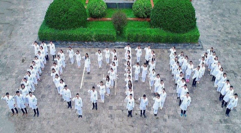Chạnh lòng bác sỹ Bạch Mai: Bà nội mất, cả dòng họ không cho về chịu tang