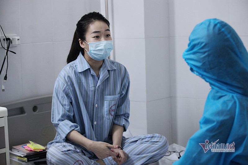 Nữ tiếp viên dương tính nCoV sau 8 ngày âm tính: 'Mỗi lần ho ruột gan như bị lôi ra ngoài'