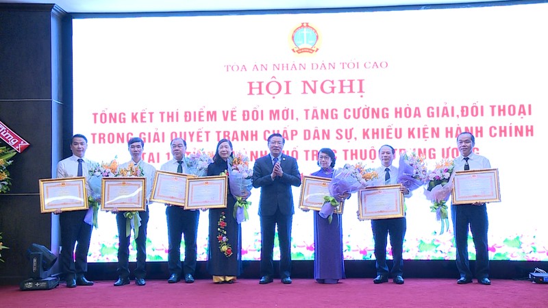 Giải pháp hữu hiệu giảm áp lực cho các Tòa án Giải pháp hữu hiệu giảm áp lực cho các Tòa án