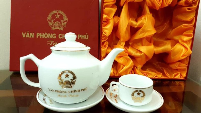 Bộ ấm chén uống trà cao cấp quà tặng văn phòng chính phủ Bộ ấm chén uống trà cao cấp quà tặng văn phòng chính phủ