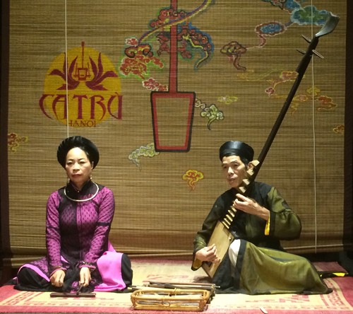 ca-nuong-bach-van-som-khuya-mot-minh-voi-kiep-cam-ca