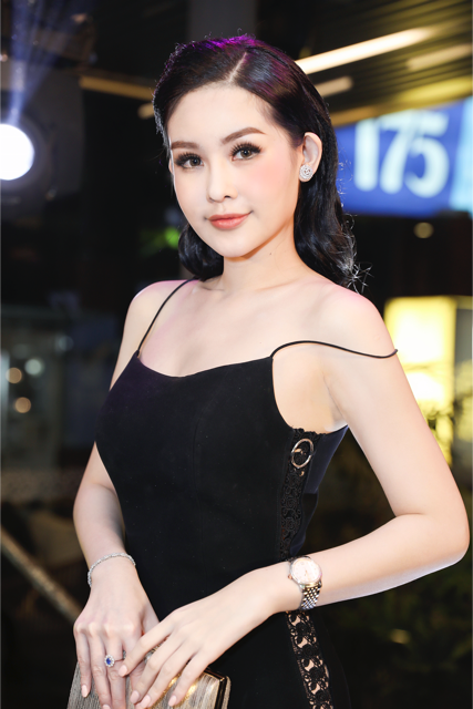 Hoa hậu Đại dương Ngân Anh mặc gợi cảm hút mắt mặt vẫn "bất biến" hình ảnh 11 hoa hau dai duong ngan anh mac goi cam hut mat mat van "bat bien" hinh anh 11