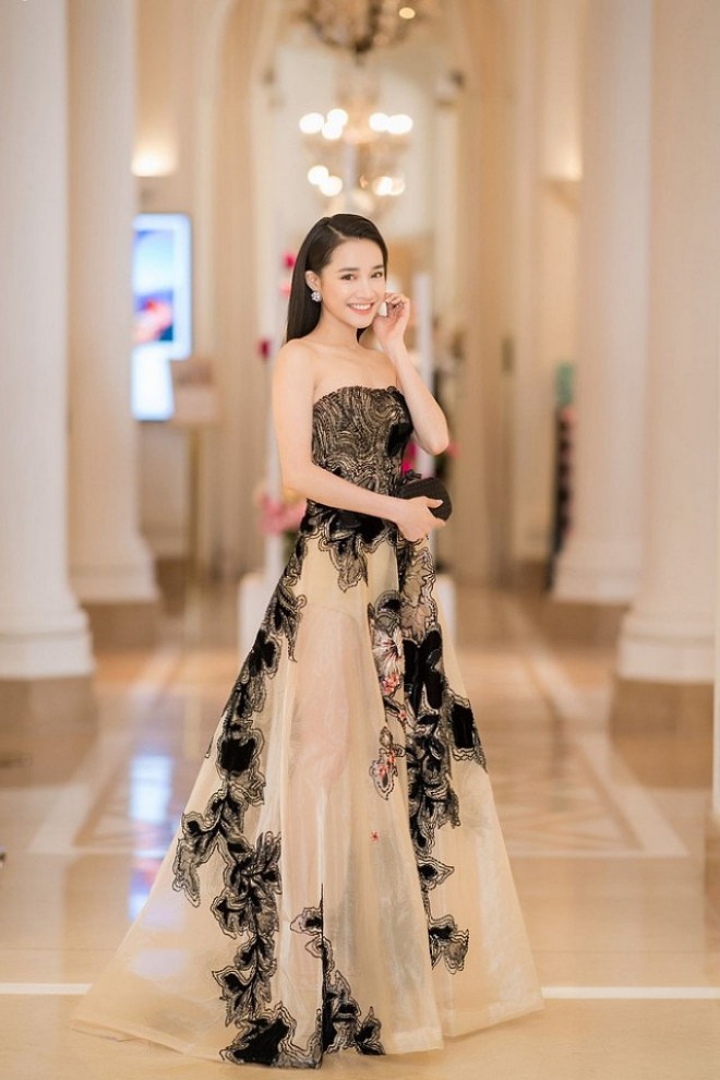 Chia tay Trường Giang, Nhã Phương thú nhận “trang sức tiền tỷ đều đi mượn” hình ảnh 2 chia tay truong giang, nha phuong thu nhan “trang suc tien ty deu di muon” hinh anh 2